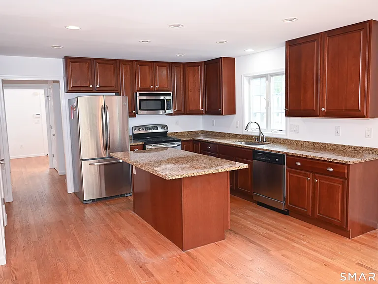 65 East Ave — Photo 8