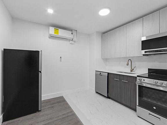 3rd image of 111 E 38th St APT 4C