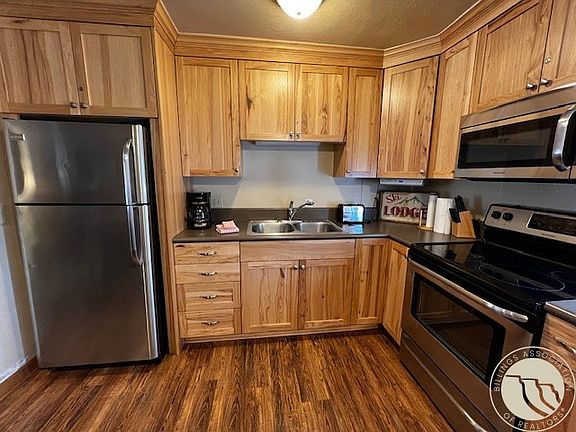 5th image of 1505 S Broadway Ave #207
