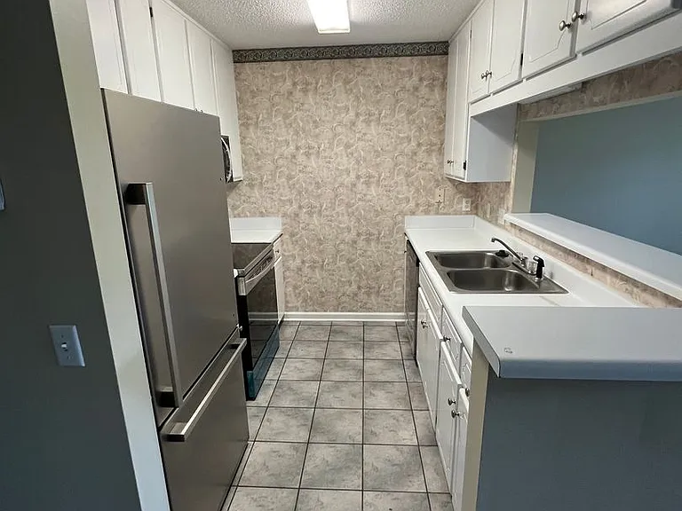 176 Woodmere Dr — Photo 3