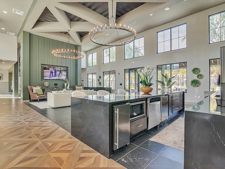 Canter Luxury Apartment Homes — Photo 17