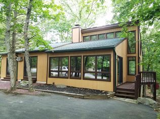 2064 Candlewood Dr, East Stroudsburg, PA