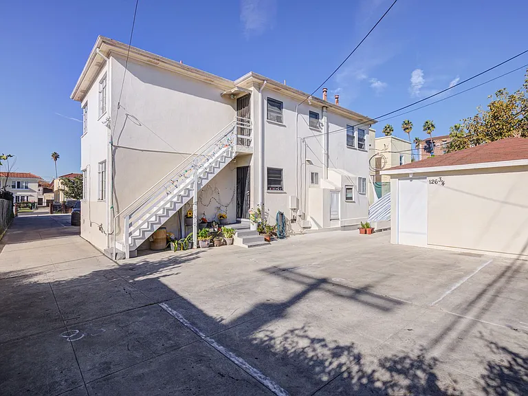 Berendo Street Apartments — Photo 25