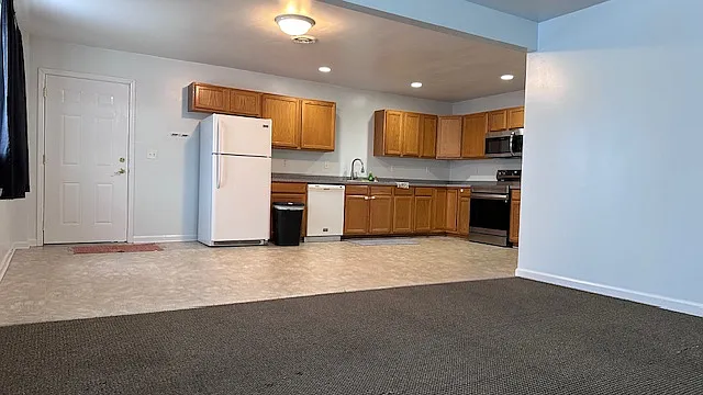 2 bed, 1.5 bath, 875 sqft, $1,200 — Photo 3