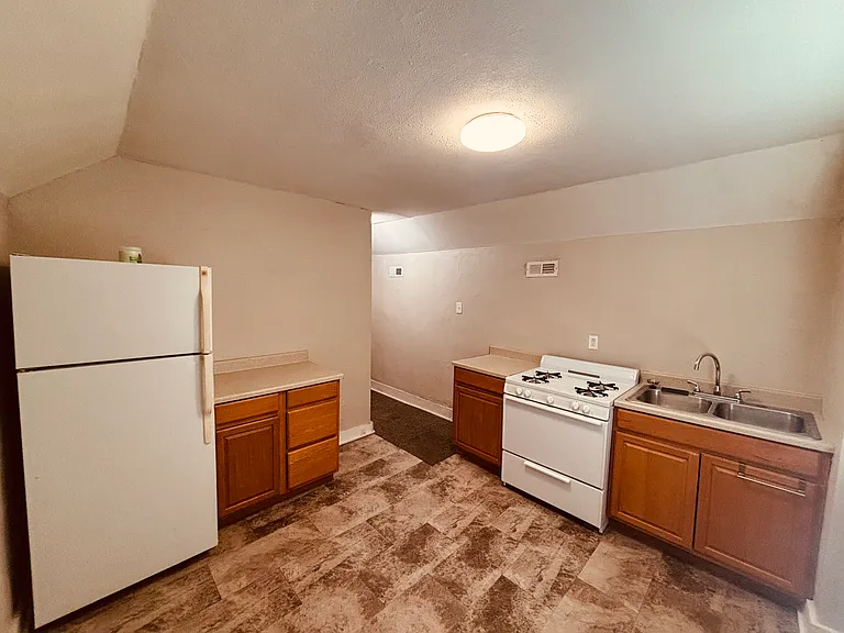 205 E Saint Louis St #6 — Photo 3