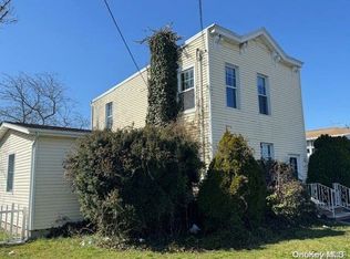 127 N 5th St, Lindenhurst, NY 11757
