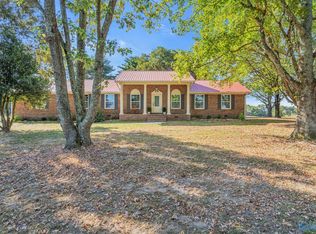 405 Bluff Rd, Section, AL 35771