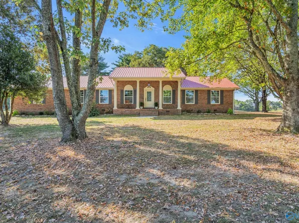 405 Bluff Rd, Section, AL 35771