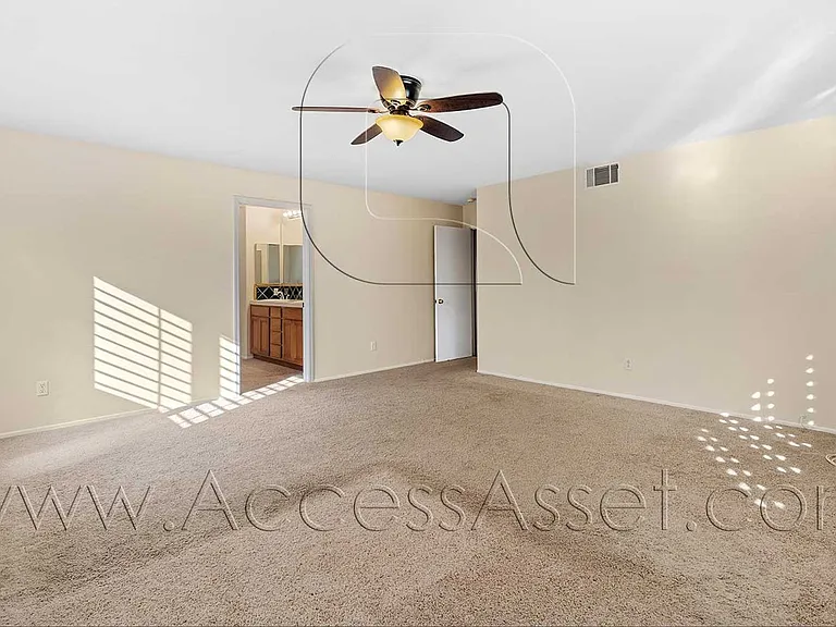 1358 Baldwin St — Photo 29