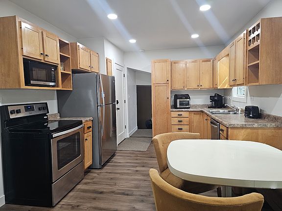 3rd image of 623 N 11th St