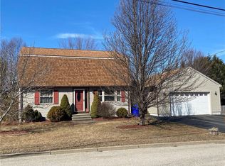 7 Kings Forest Ln, West Warwick, RI 02893