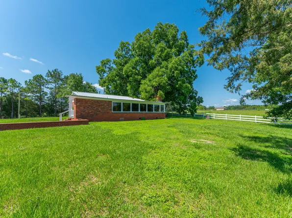 942 Varnum Rd, Laurel Hill, FL 32567