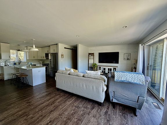 4th image of 2084 Rockwell Rd