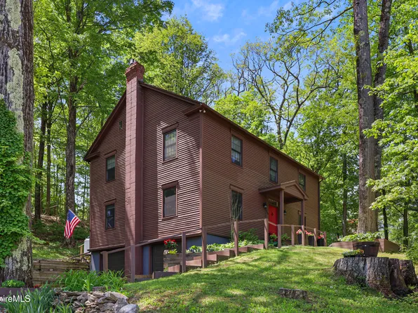 360 Housatonic St, Lenox, MA 01240