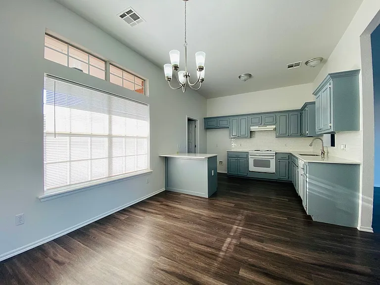 407 S Pointe Ln — Photo 6