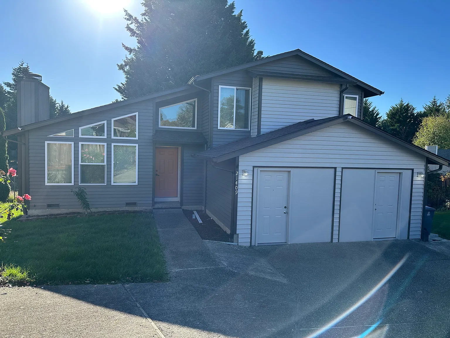 3 bed, 1360 sqft, $3,075 — Photo 1