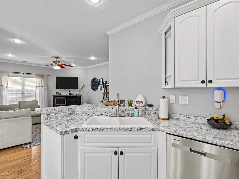 726 Bonnie Oaks Ln — Photo 23