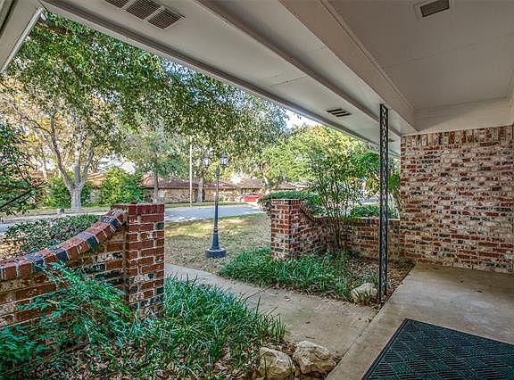 4th image of 2300 Pin Oak Ln