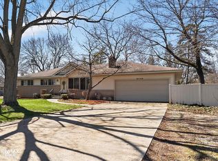 6346 Samson Dr, Grand Blanc, MI 48439