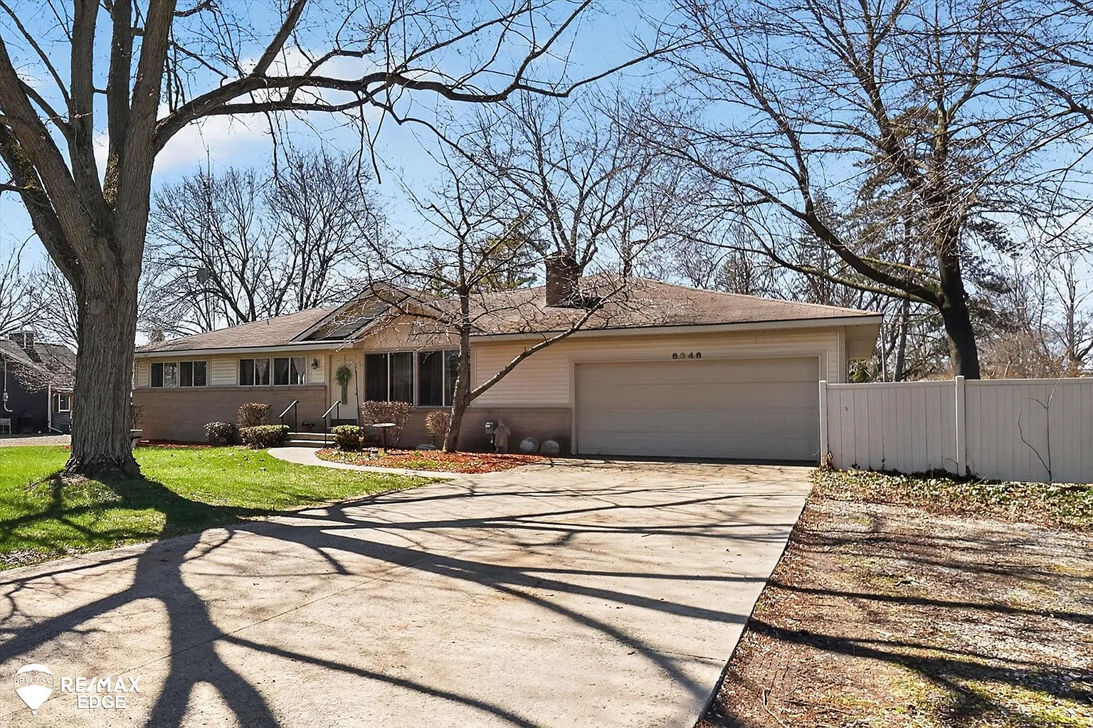 6346 Samson Dr photo 1