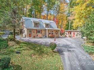 887 Locust Dr, Maggie Valley, NC 28751
