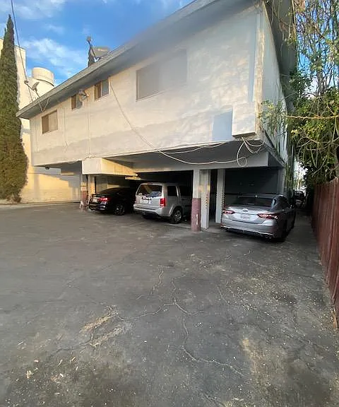 11446 Califa St #6 — Photo 12