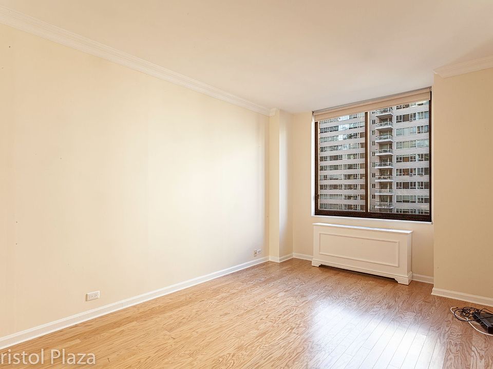 1st image of 210 E 65th St #19L