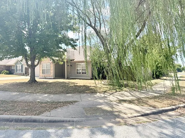 3 bed, 1186 sqft, $1,595 — Photo 3