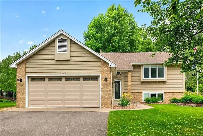 1222 Saddlebrook Ln — Photo 2