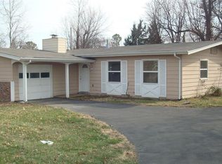 11720 Old Saint Charles Rd, Bridgeton, MO 63044