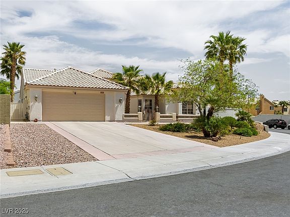 3rd image of 2212 Marble Gorge Dr