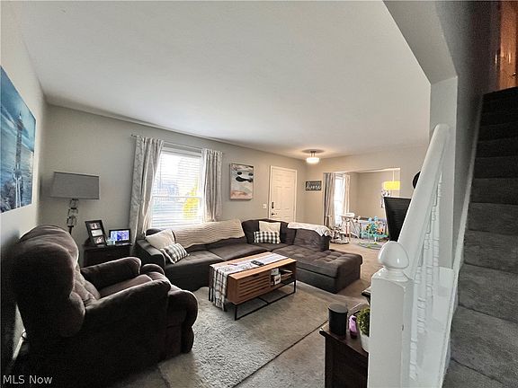 3rd image of 409 King St