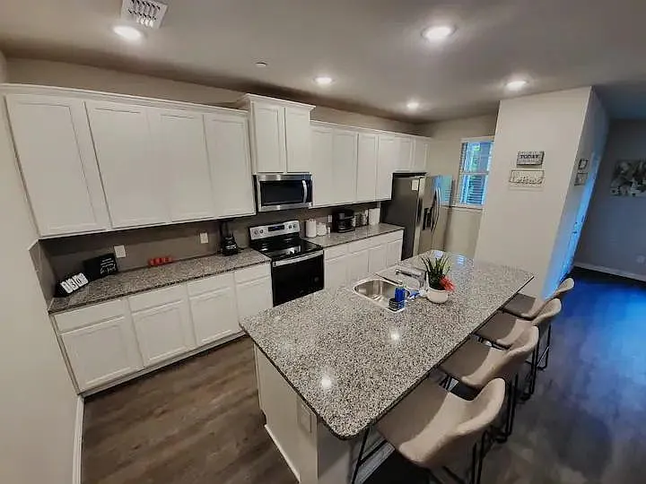 1270 Alamo Dr — Photo 4