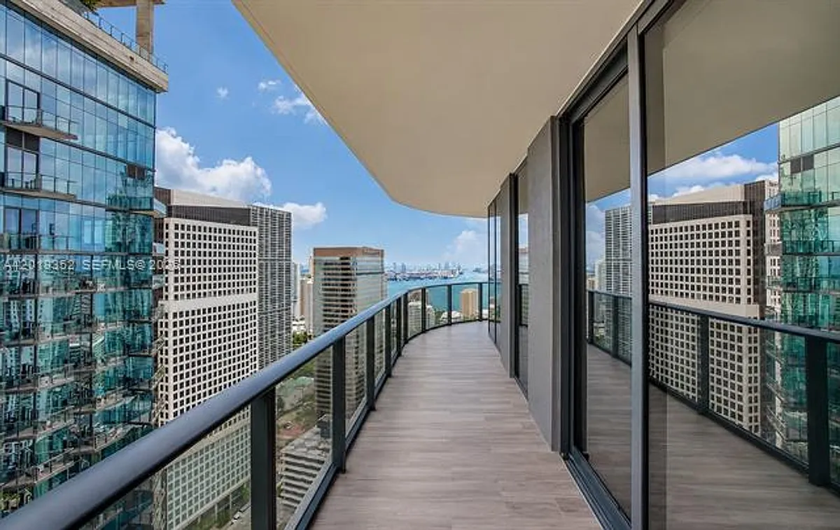 Building Photo - 801 S Miami Ave #3905