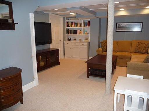 4th image of 65 Crestwood Cir