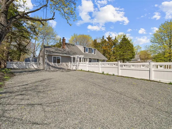 253 Woodlawn Avenue, Saint James, NY 11780