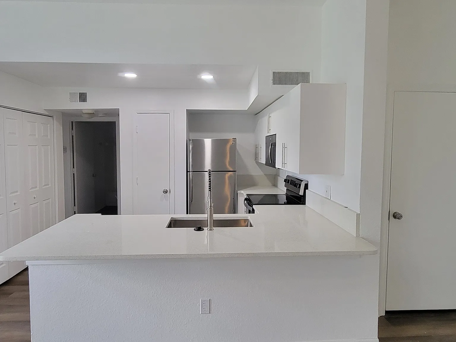 7240 Westpointe Blvd — Photo 4