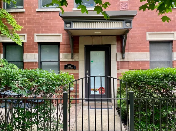644 W Oak St, Chicago, IL 60610