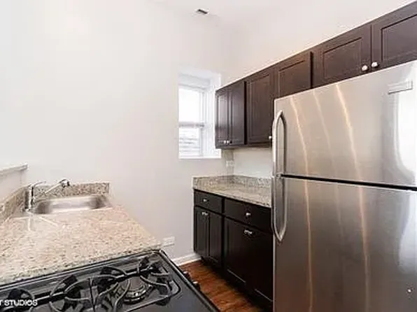 1525 W 17th St APT 2F, Chicago, IL 60608