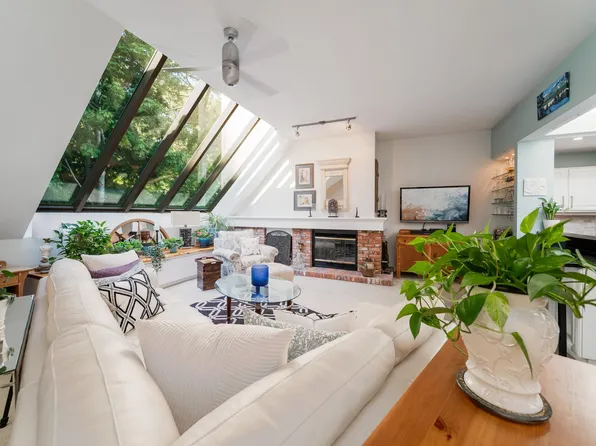3960 Canada Way #34, Burnaby, BC V5G 1G7