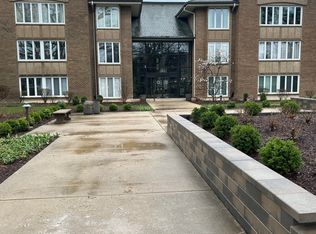 2 Oak Brook Club Dr APT B111, Oak Brook, IL