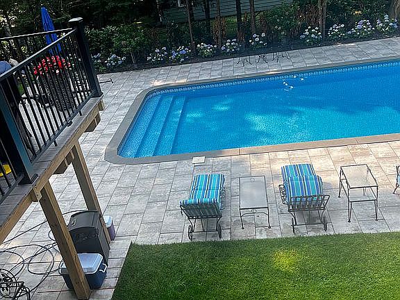2nd image of 111 Littleworth Ln
