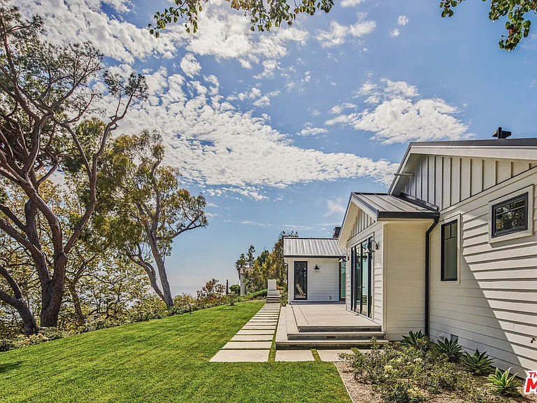 5561 Horizon Dr — Photo 8