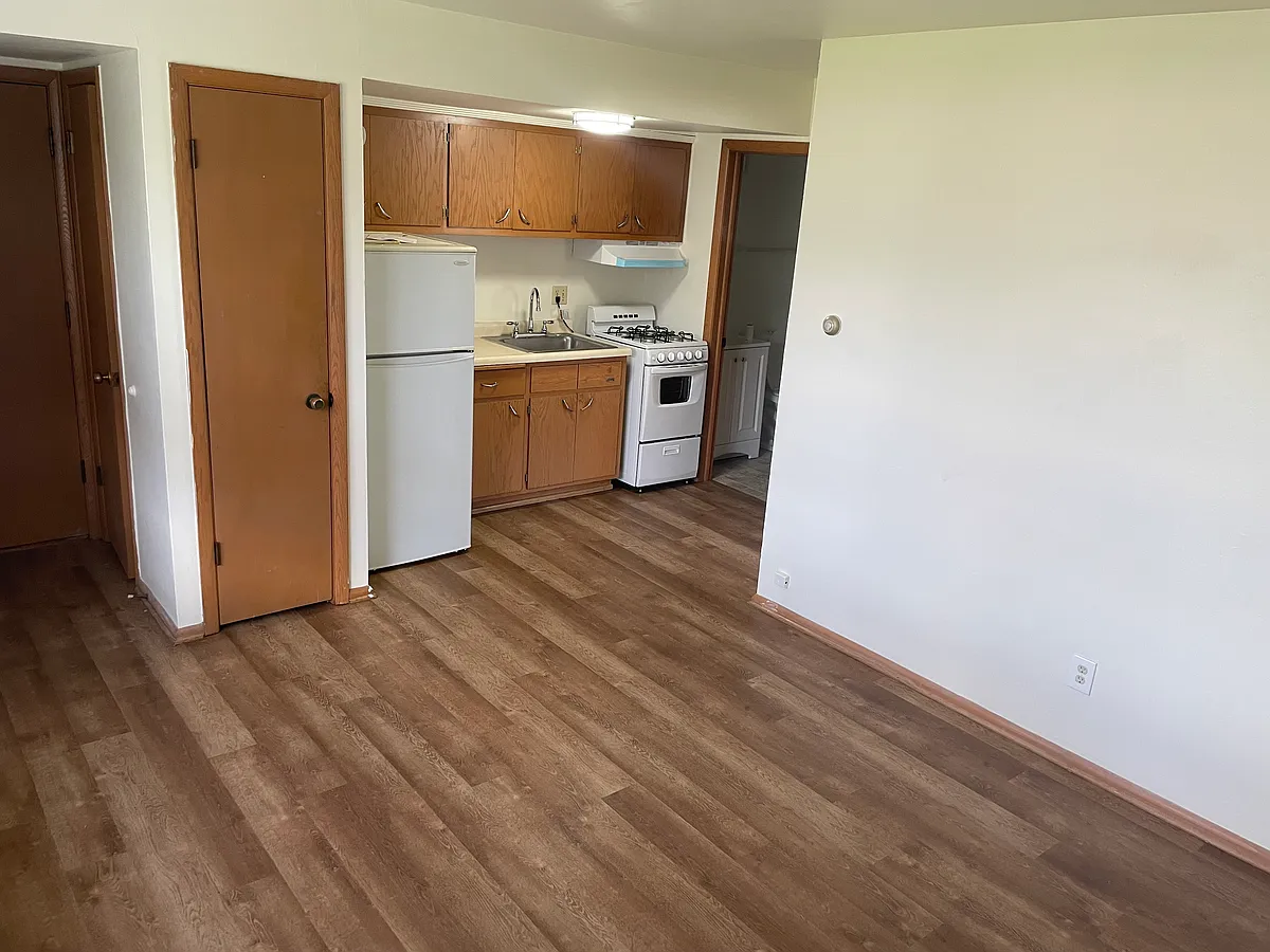 Building Photo - 3913 S Packard Ave #15