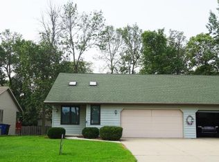 1273 Brookwood Dr, Green Bay, WI 54304