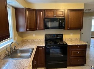65 Johnson St APT 1R, Pawtucket, RI 02860