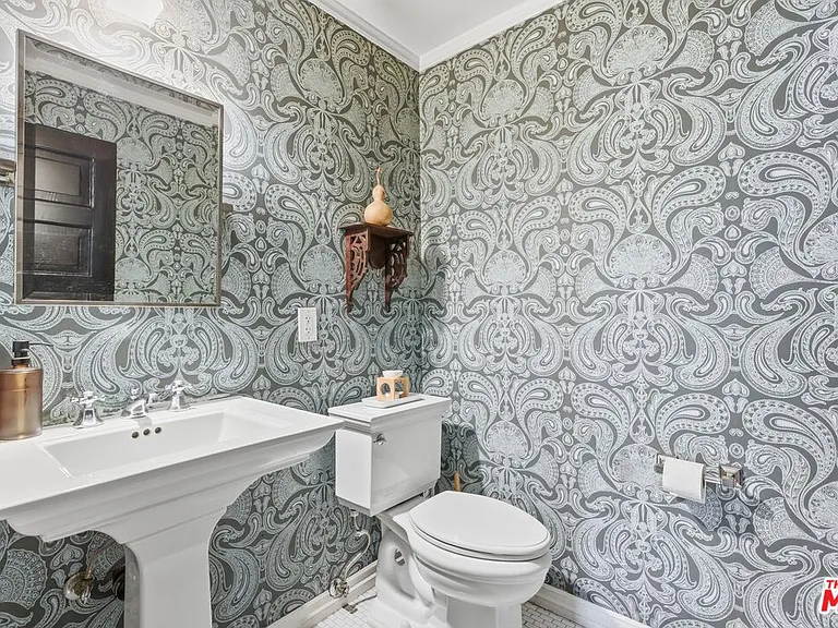 2624 Van Buren Pl — Photo 10