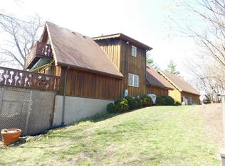 214 Holiday Dr, Somonauk, IL 60552