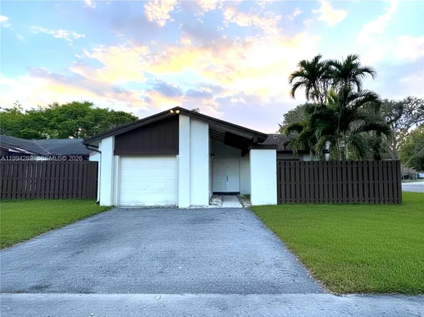 13428 SW 108th Street Cir N, Miami, FL 33186