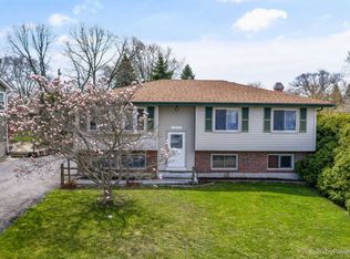 2307 Rolling Ridge Ln, Lindenhurst, IL 60046